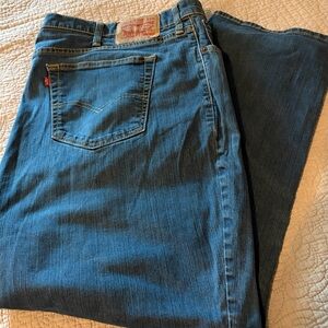 Levi's men’s 541 Blue Jeans W50 L30. Good used condition. No rips or stains.